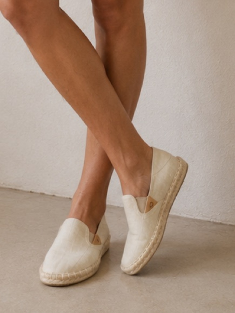 OluKai Kaula Pa'a Kapa Canvas Beige Slip on Espadrille Loafer Droop- in Size 8